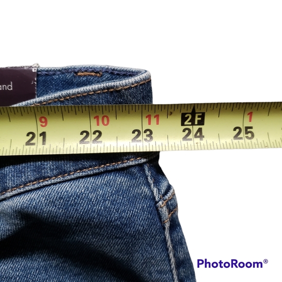 Ava & Viv Medium Wash High Rise Slim Straight Crop No Gap Size 26W Reg - Picture 3 of 11